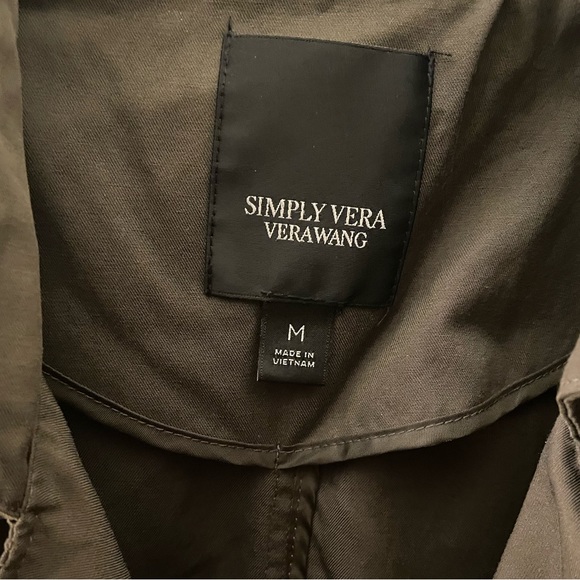 Vera Wang Women’s Lightweight Jacket. Green. Belted with ribbon sleeves. Medium - Picture 7 of 7